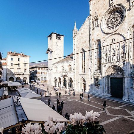 La Finestra Sul Duomo - The House Of Travelers Daire Como Dış mekan fotoğraf