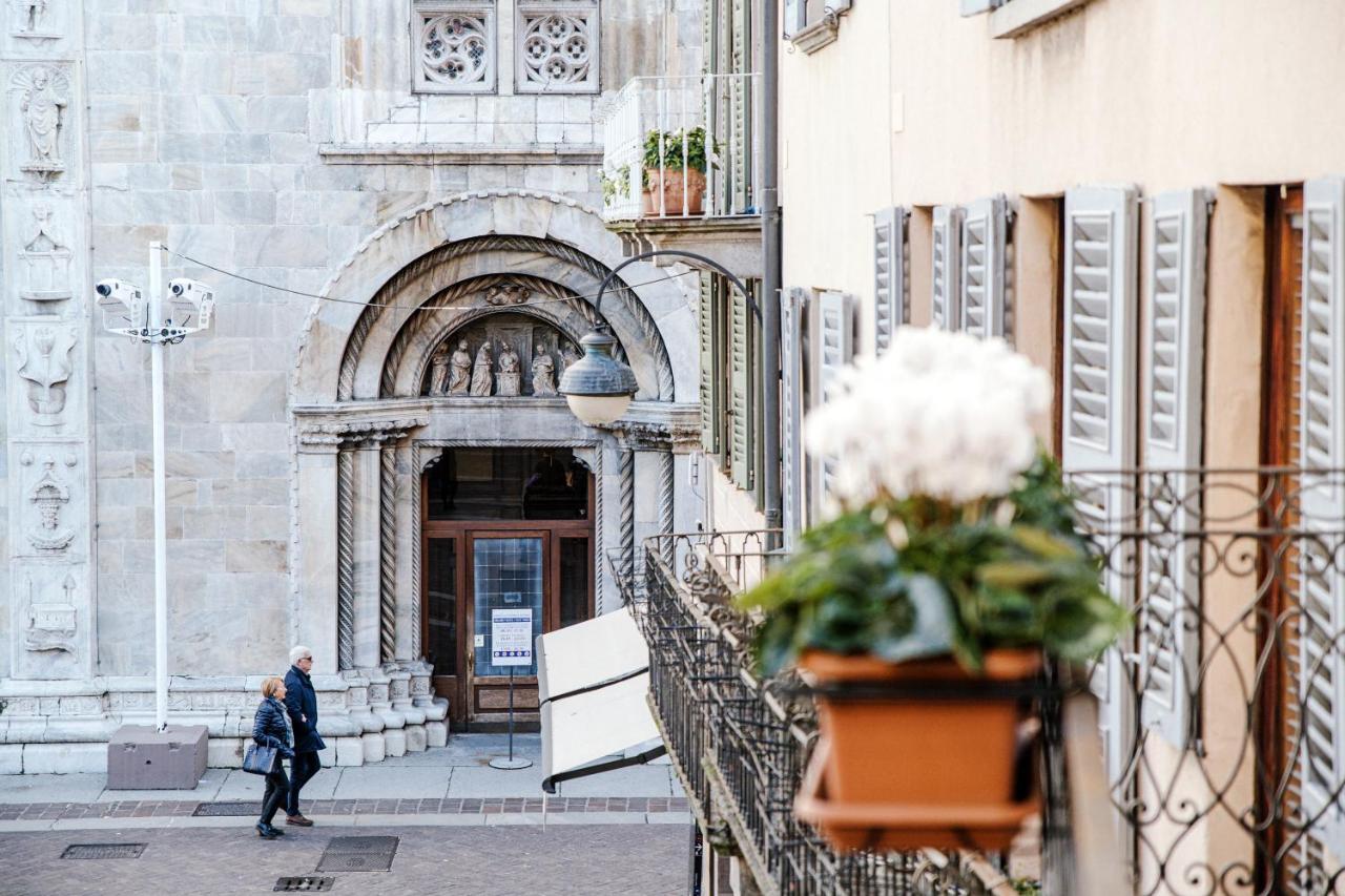 La Finestra Sul Duomo - The House Of Travelers Daire Como Dış mekan fotoğraf